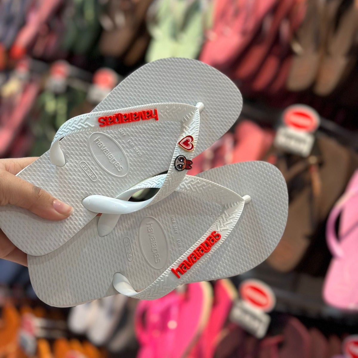 Havaianas Top + Placa Logo + Pin Meninas Super Poderosas e Coração