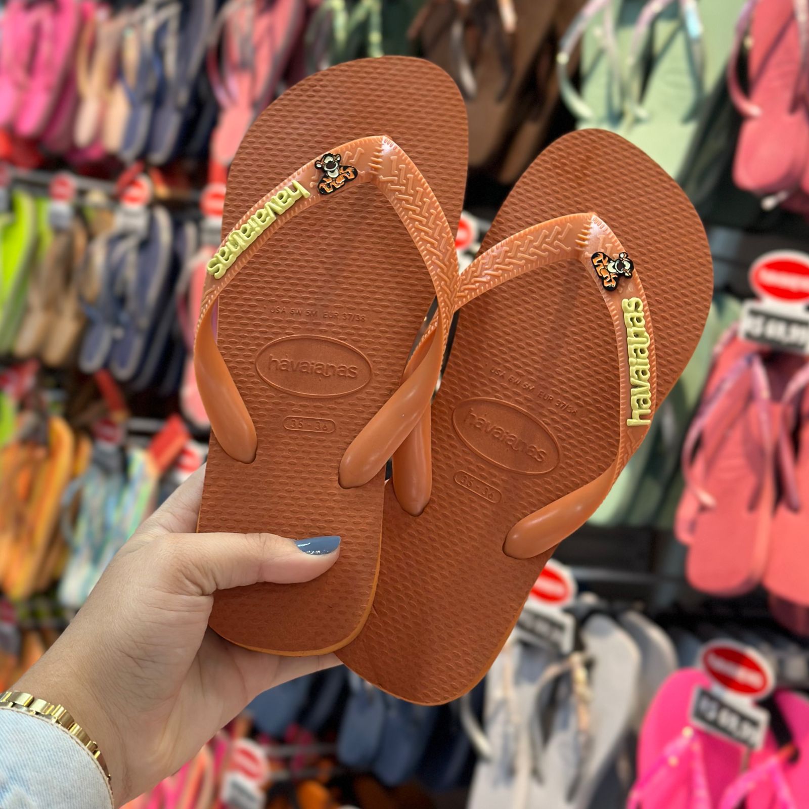 Havaianas Top Senses + Placa Logo + Pin Tigrão