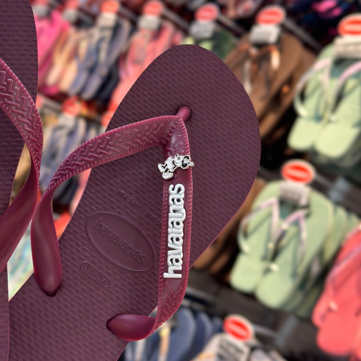 Havaianas Top Senses  + Placa Logo + Pin Mão do Mickey e Pin da Minnie