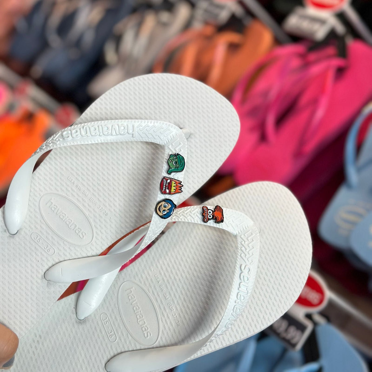 Havaianas Top + Pins Emoções Divertida Mente