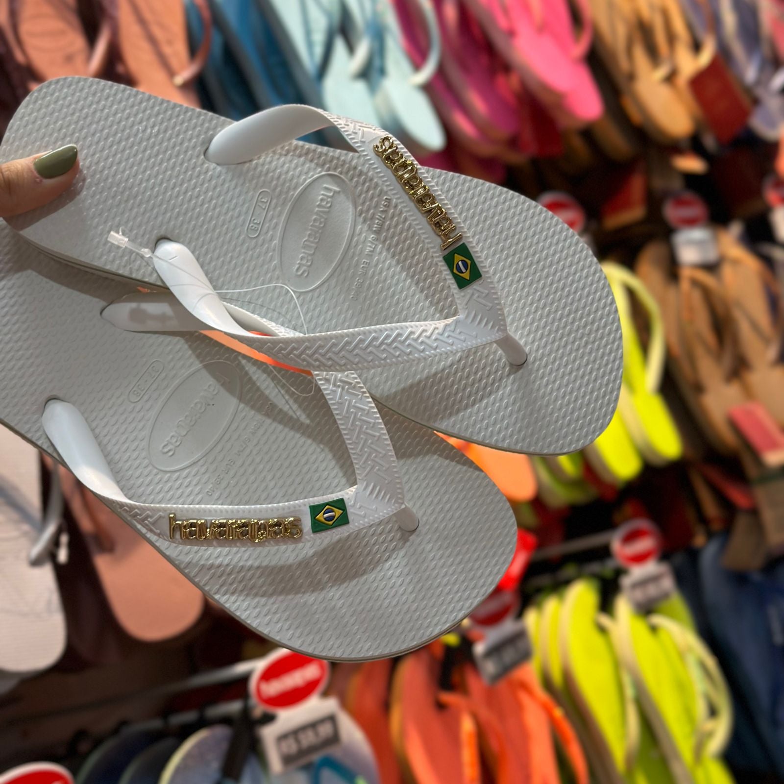 Havaianas Brasil + Placa Logo Dourado