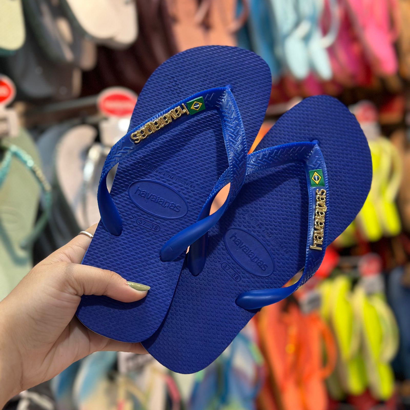 Havaianas Brasil + Placa Logo Dourado