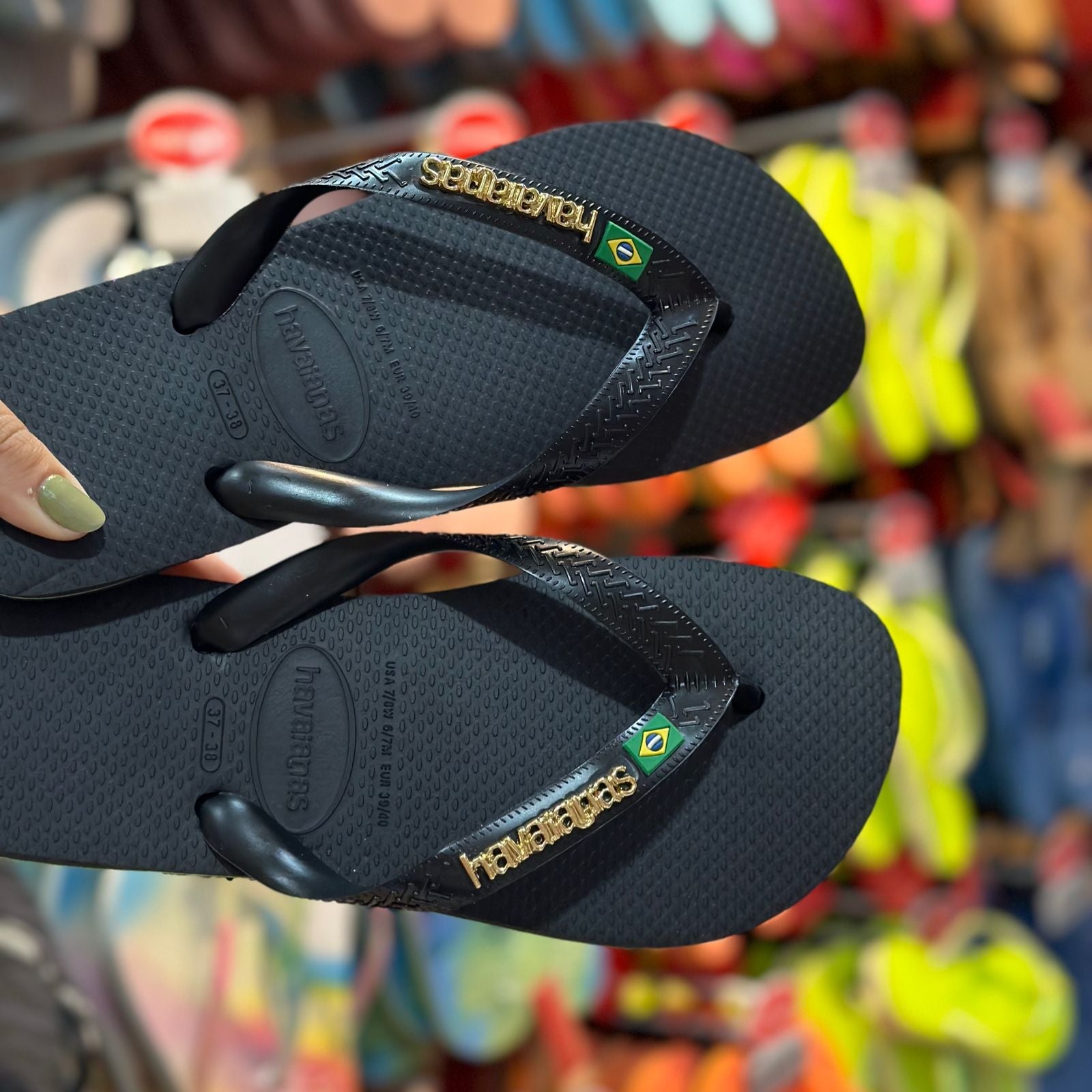 Havaianas Brasil + Placa Logo Dourado