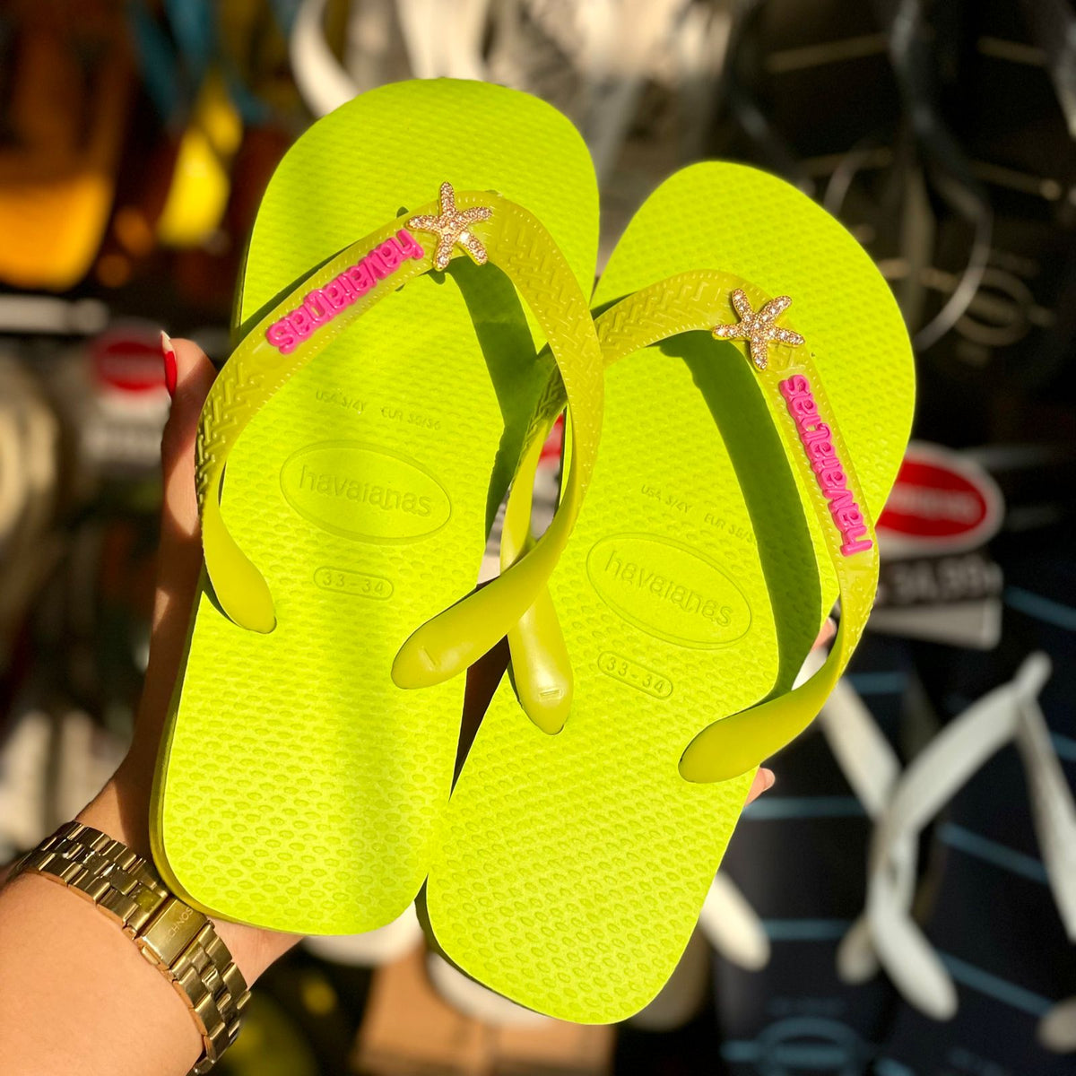 Havaianas Top (Verde Limão) + Placa Logo Rosa Neon e Estrela do Mar